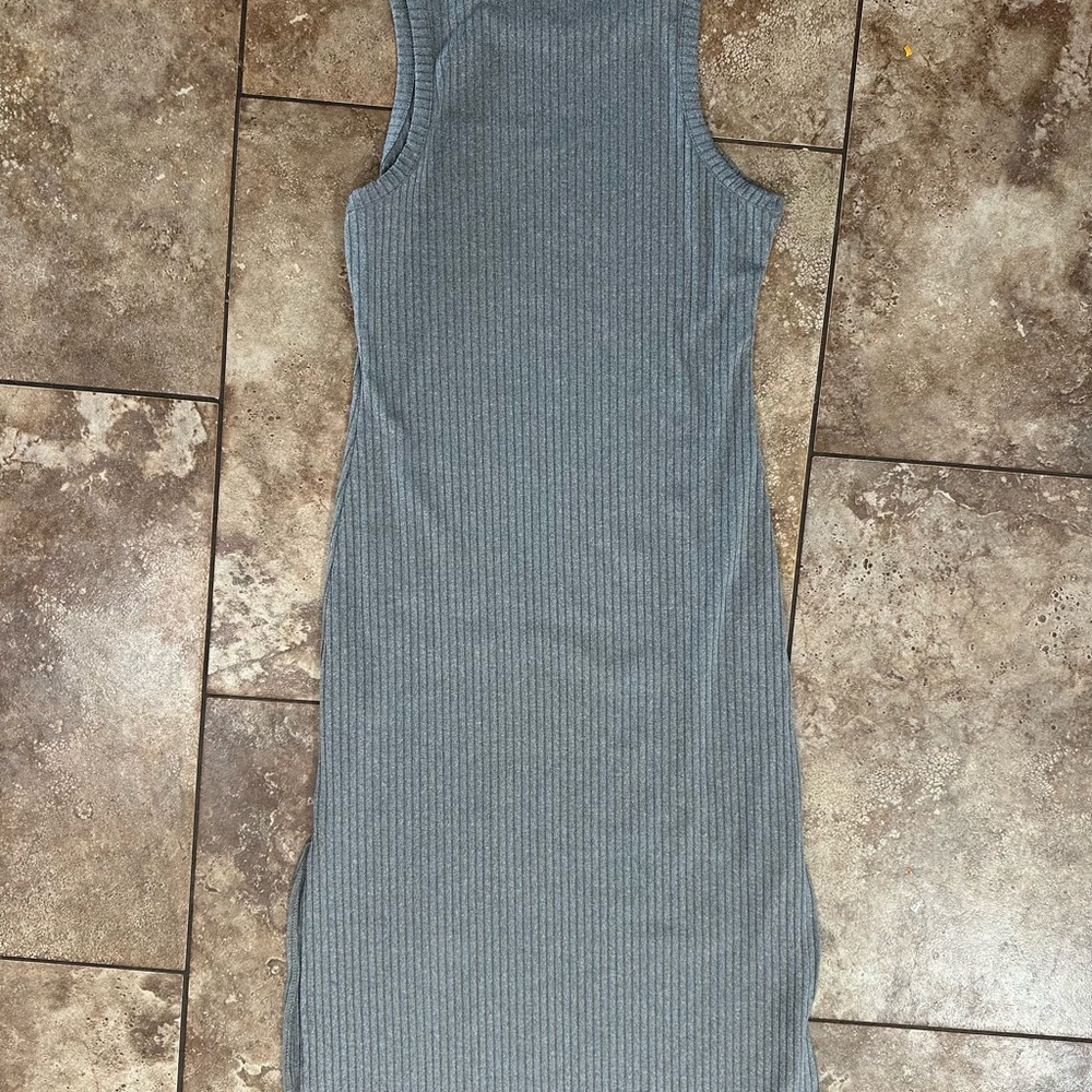 Heart Hips Sleeveless Gray Ribbed Midi Dress